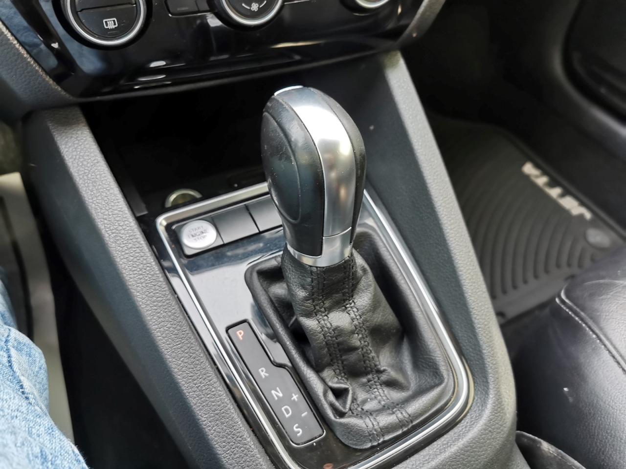 2016 Volkswagen Jetta SEL Photo