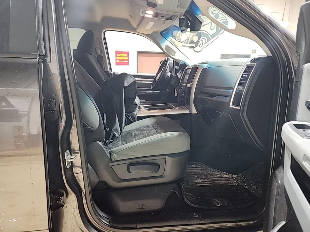 2017 RAM 2500 SLT  SWB Photo4