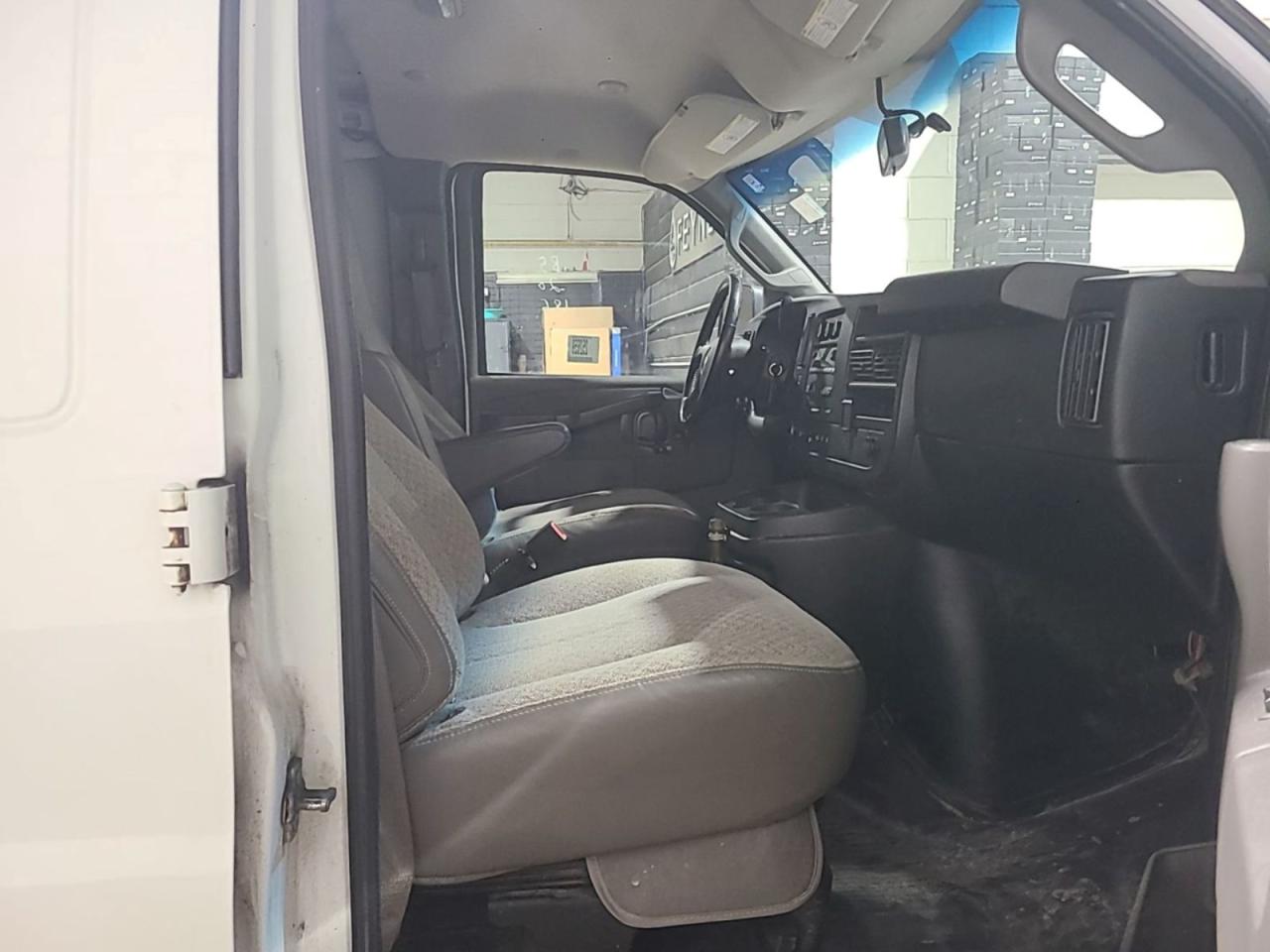 2020 Chevrolet Express 2500 Photo