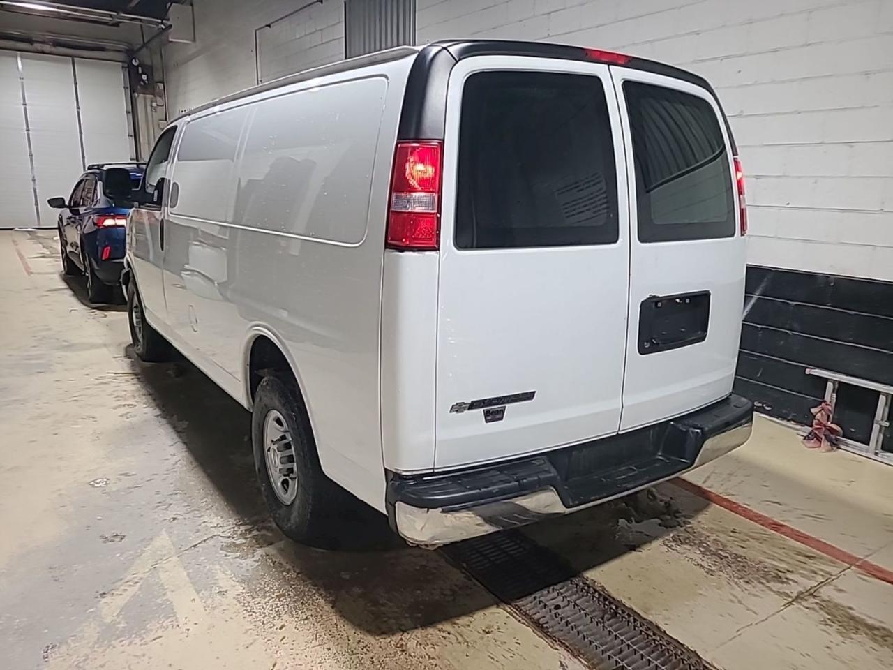 2020 Chevrolet Express 2500 Photo