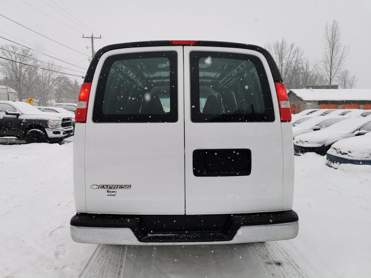 2020 Chevrolet Express 2500 Photo3