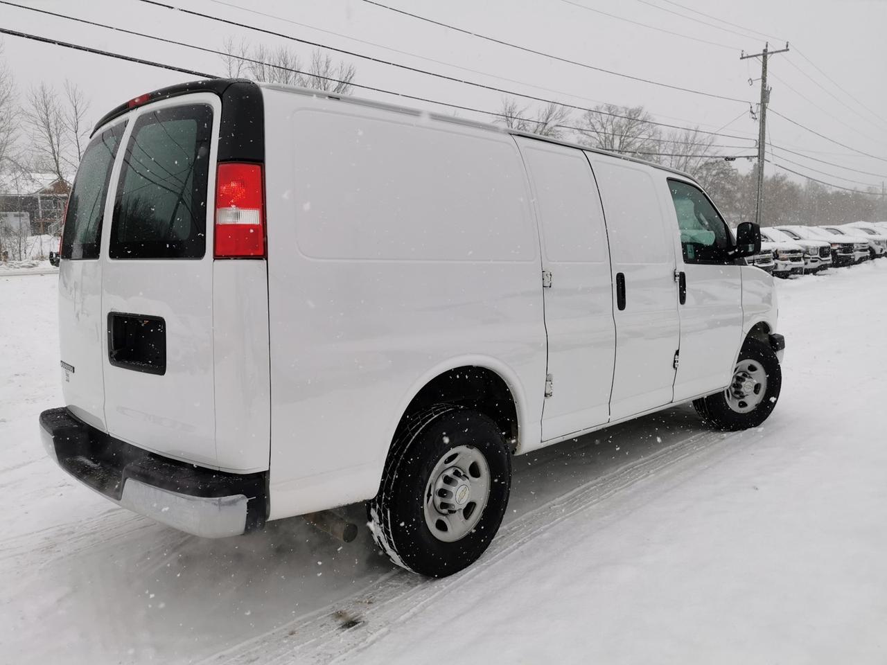 2020 Chevrolet Express 2500 Photo4