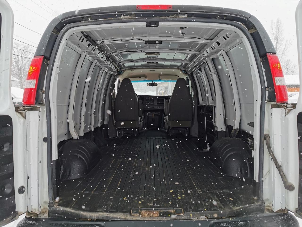 2020 Chevrolet Express 2500 Photo