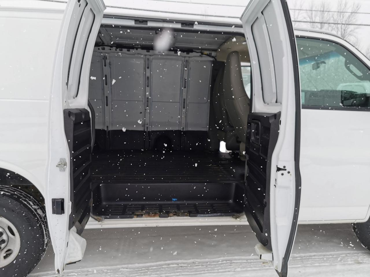 2020 Chevrolet Express 2500 Photo