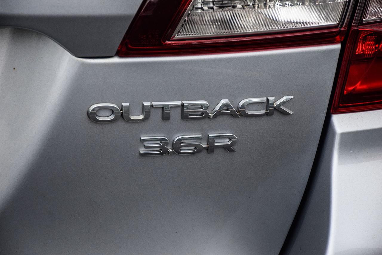 2018 Subaru Outback Limited SUNROOF EYESIGHT LEATHER Photo