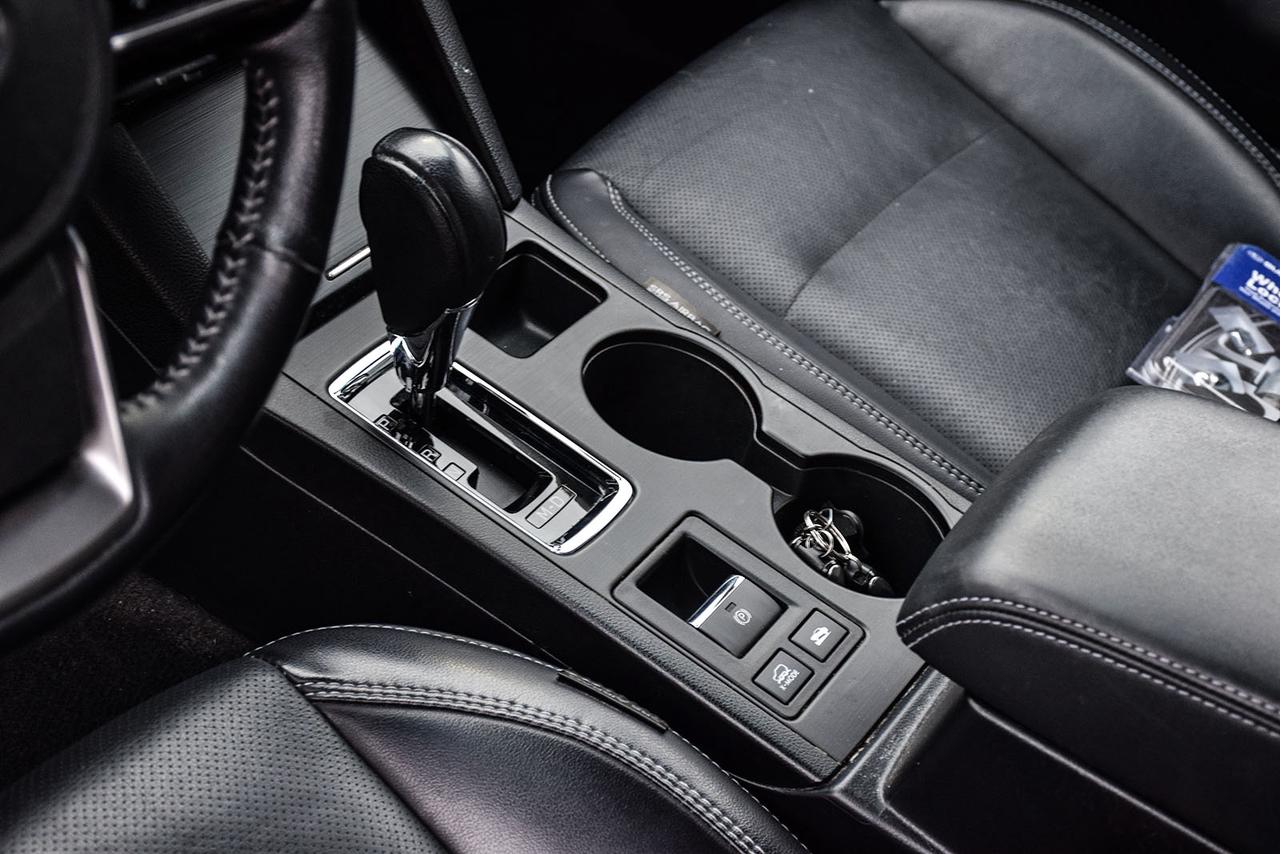 2018 Subaru Outback Limited SUNROOF EYESIGHT LEATHER Photo