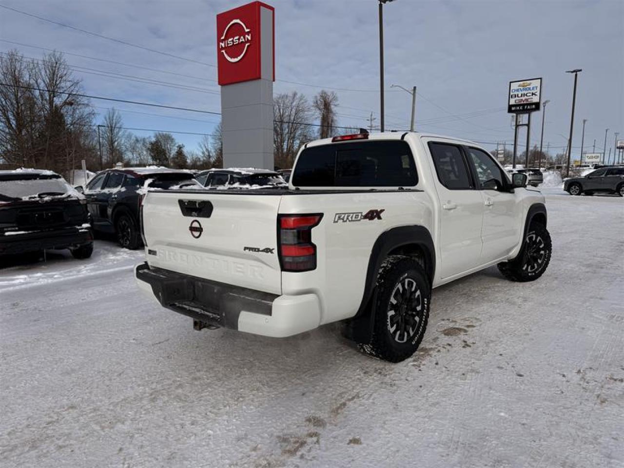 2023 Nissan Frontier Crew Cab PRO-4X 4x4 at Photo4