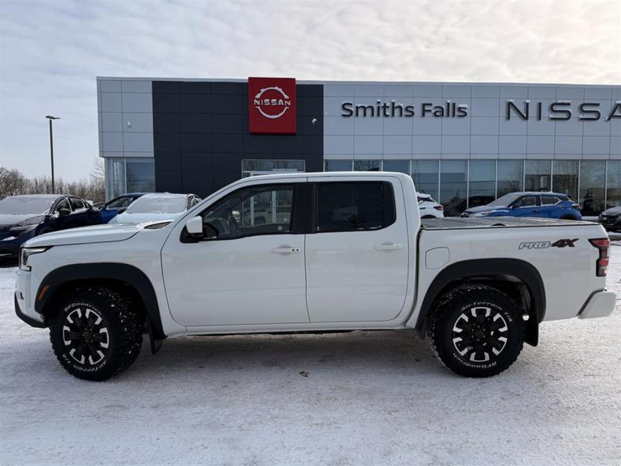 2023 Nissan Frontier Crew Cab PRO-4X 4x4 at Photo