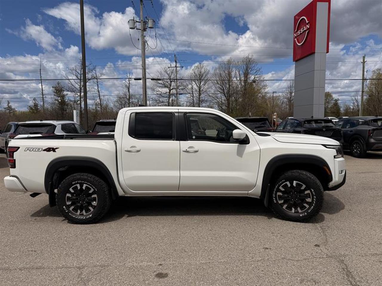2023 Nissan Frontier Crew Cab PRO-4X 4x4 at Photo3