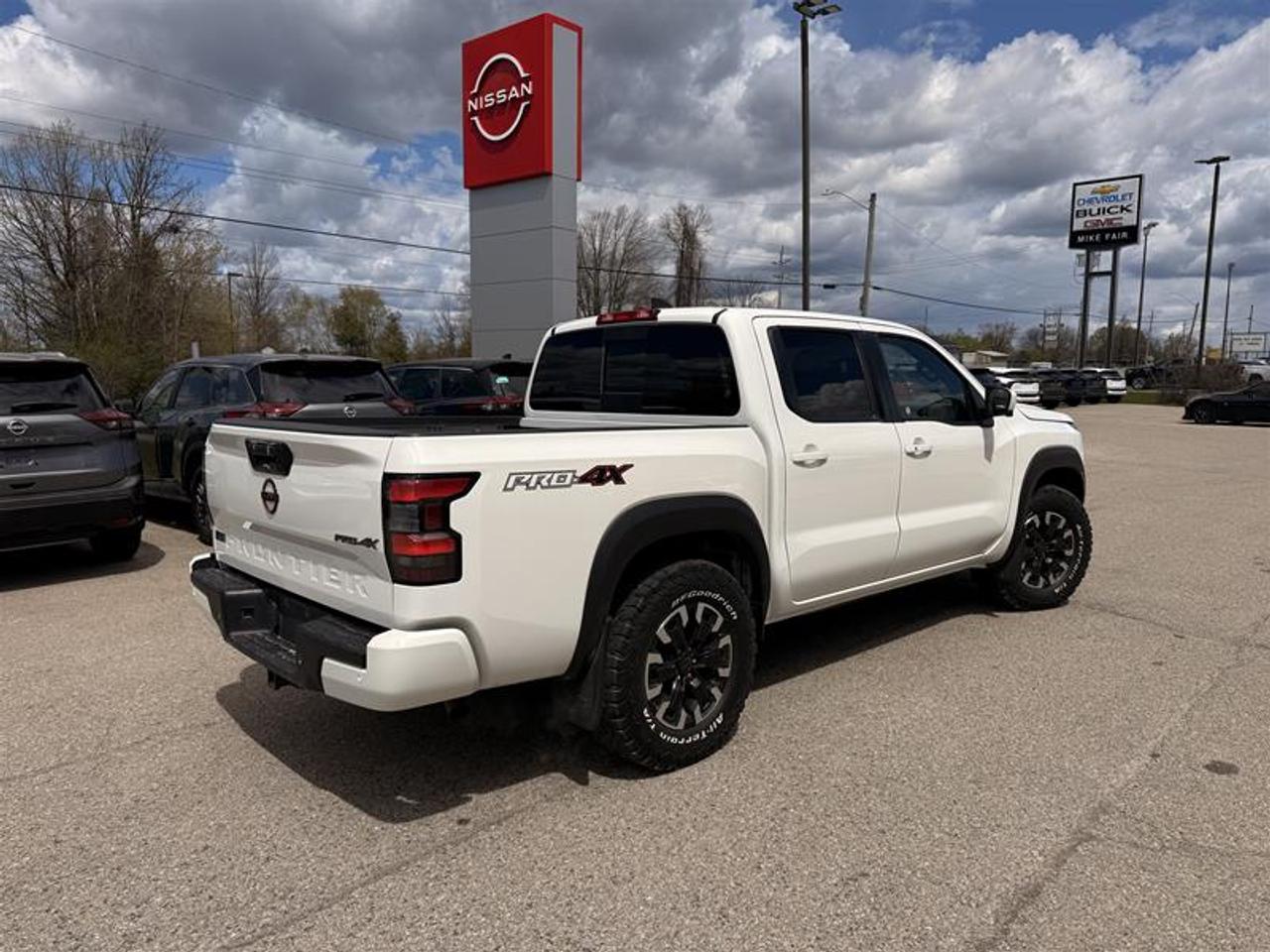 2023 Nissan Frontier Crew Cab PRO-4X 4x4 at Photo