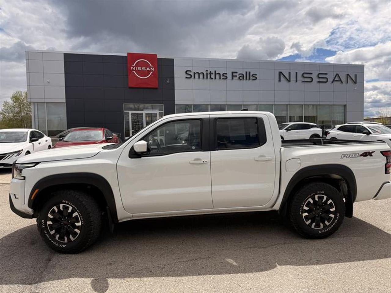 2023 Nissan Frontier Crew Cab PRO-4X 4x4 at Photo
