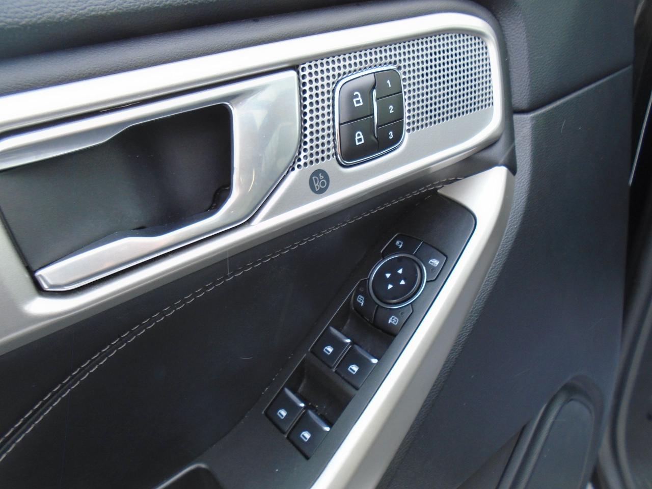 2023 Ford Explorer LIMITED Photo