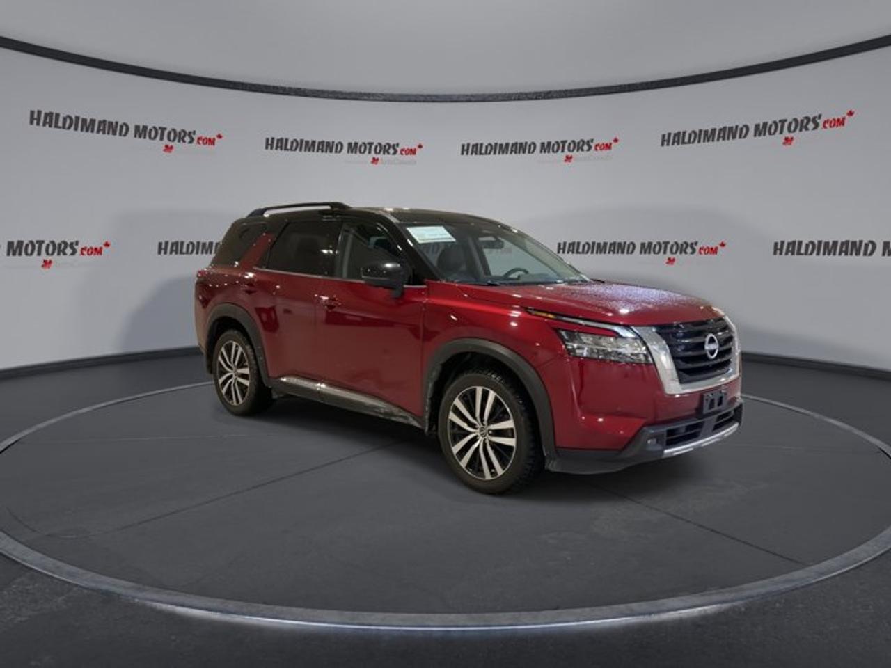 2024 Nissan Pathfinder Platinum 4WD | Leather Seats | Photo