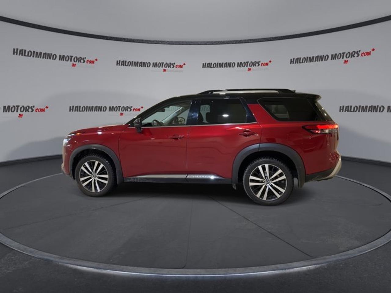 2024 Nissan Pathfinder Platinum 4WD | Leather Seats | Photo