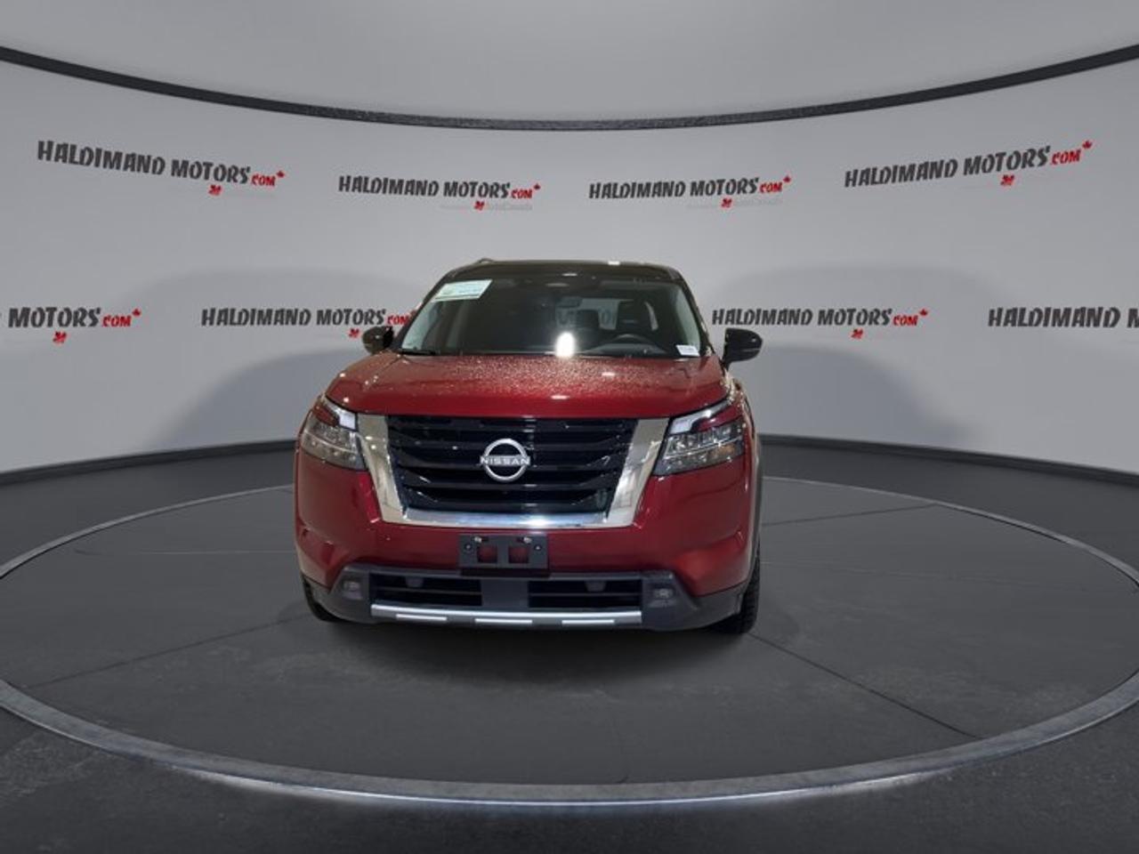 2024 Nissan Pathfinder Platinum 4WD | Leather Seats | Photo2