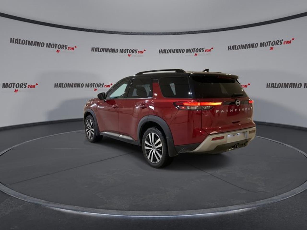 2024 Nissan Pathfinder Platinum 4WD | Leather Seats | Photo