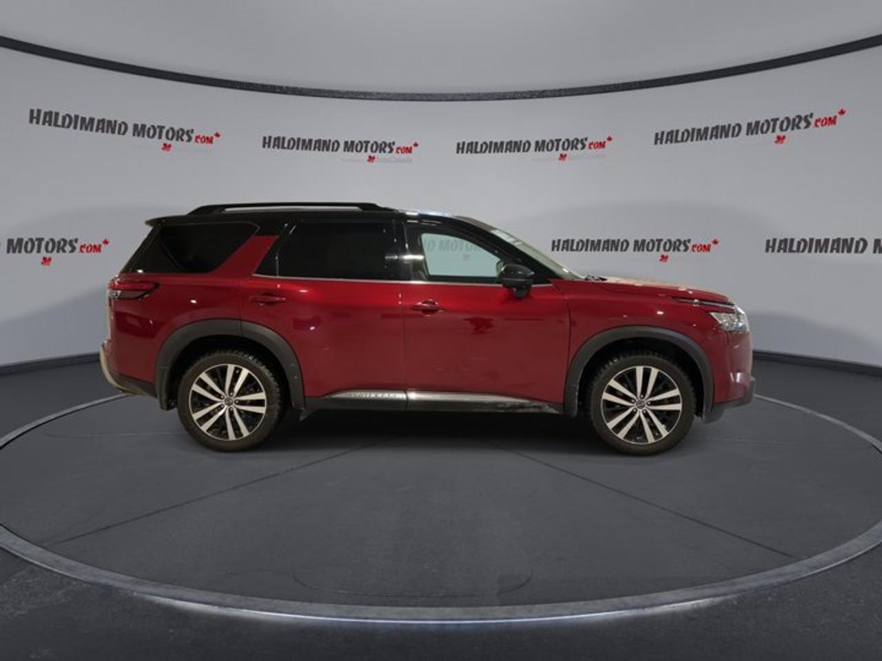 2024 Nissan Pathfinder Platinum 4WD | Leather Seats | Photo