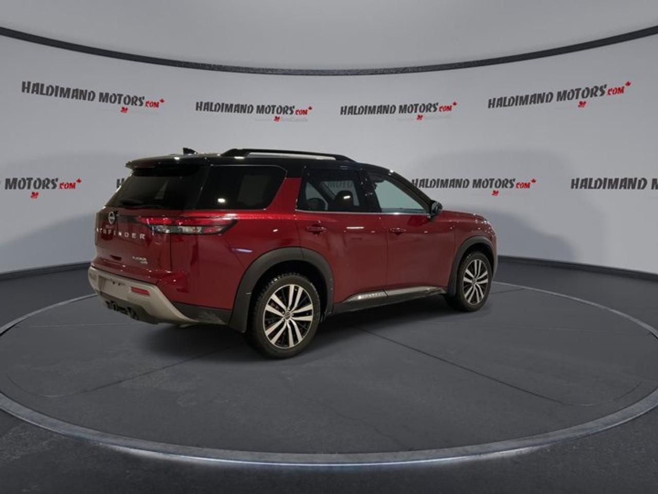 2024 Nissan Pathfinder Platinum 4WD | Leather Seats | Photo