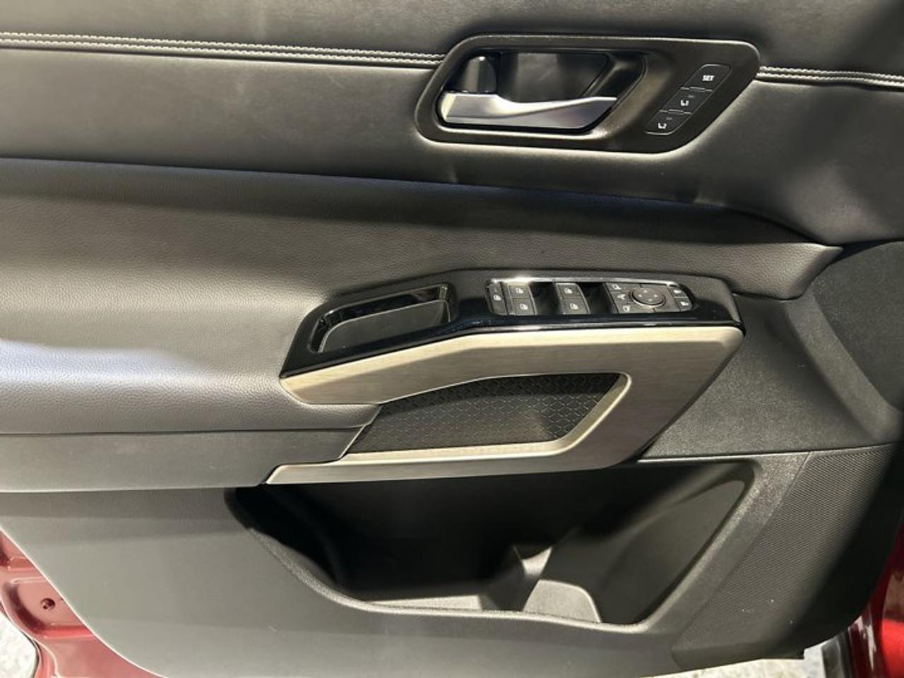 2024 Nissan Pathfinder Platinum 4WD | Leather Seats | Photo