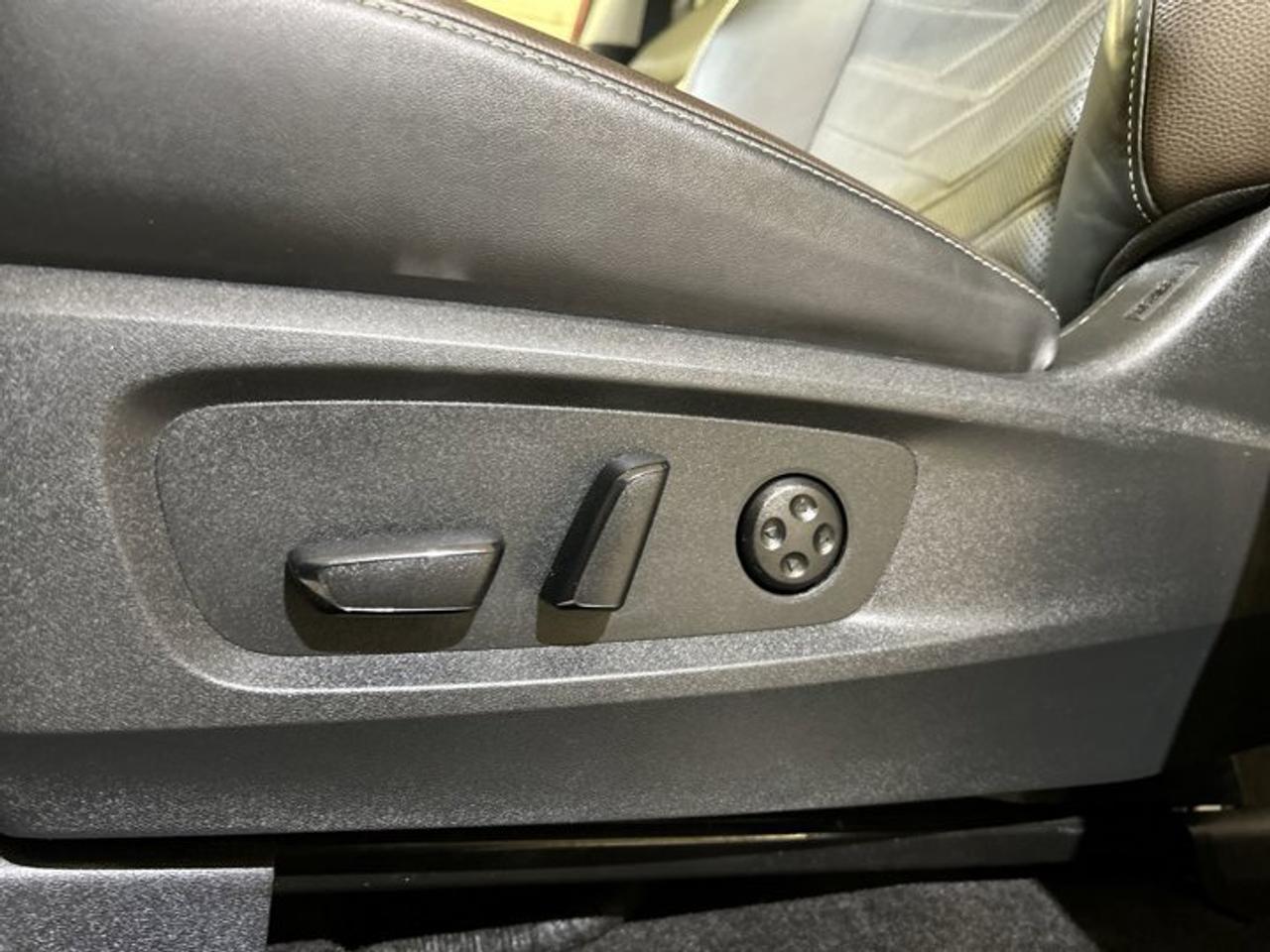 2024 Nissan Pathfinder Platinum 4WD | Leather Seats | Photo