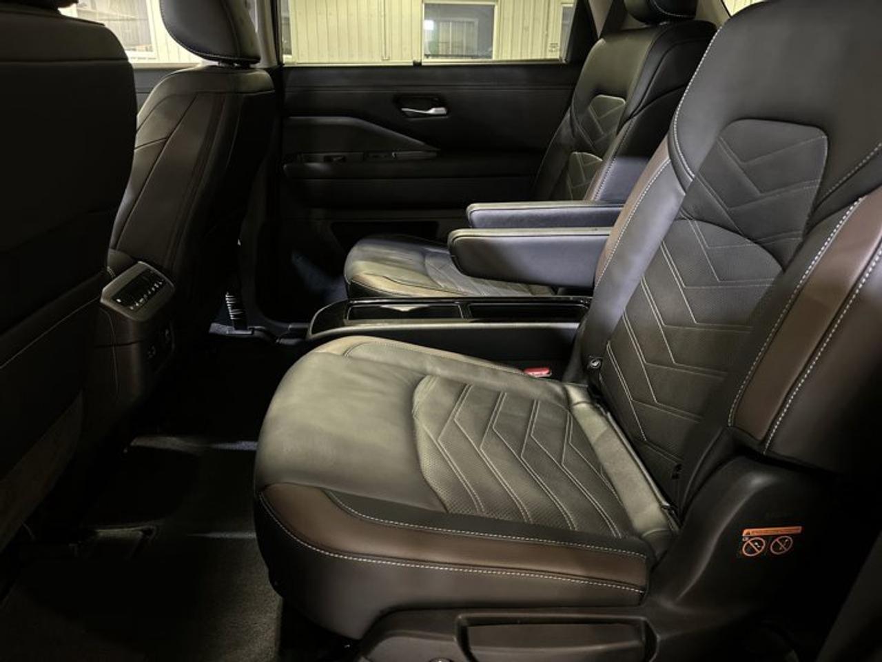 2024 Nissan Pathfinder Platinum 4WD | Leather Seats | Photo