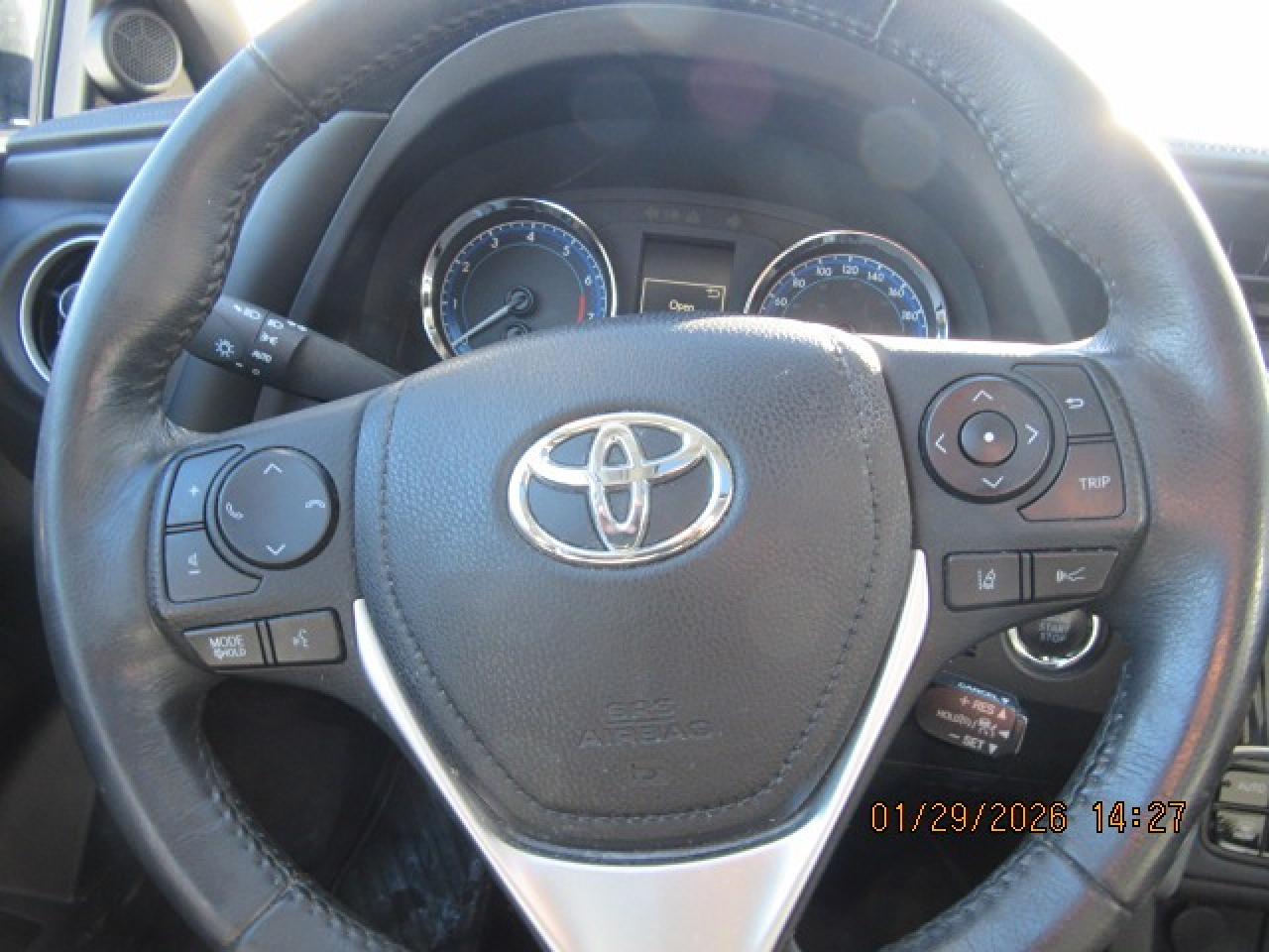 2018 Toyota Corolla XLE Photo