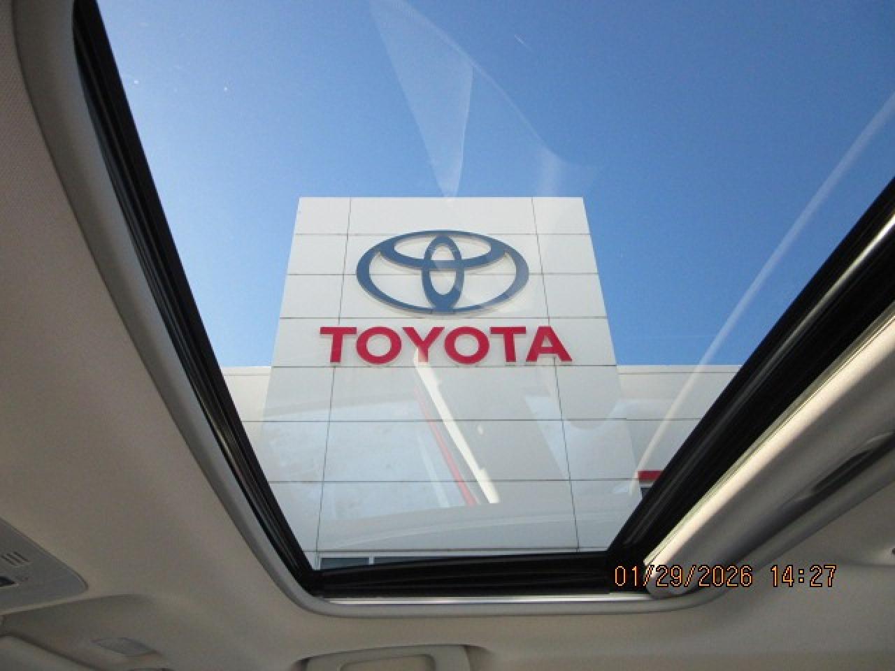 2018 Toyota Corolla XLE Photo