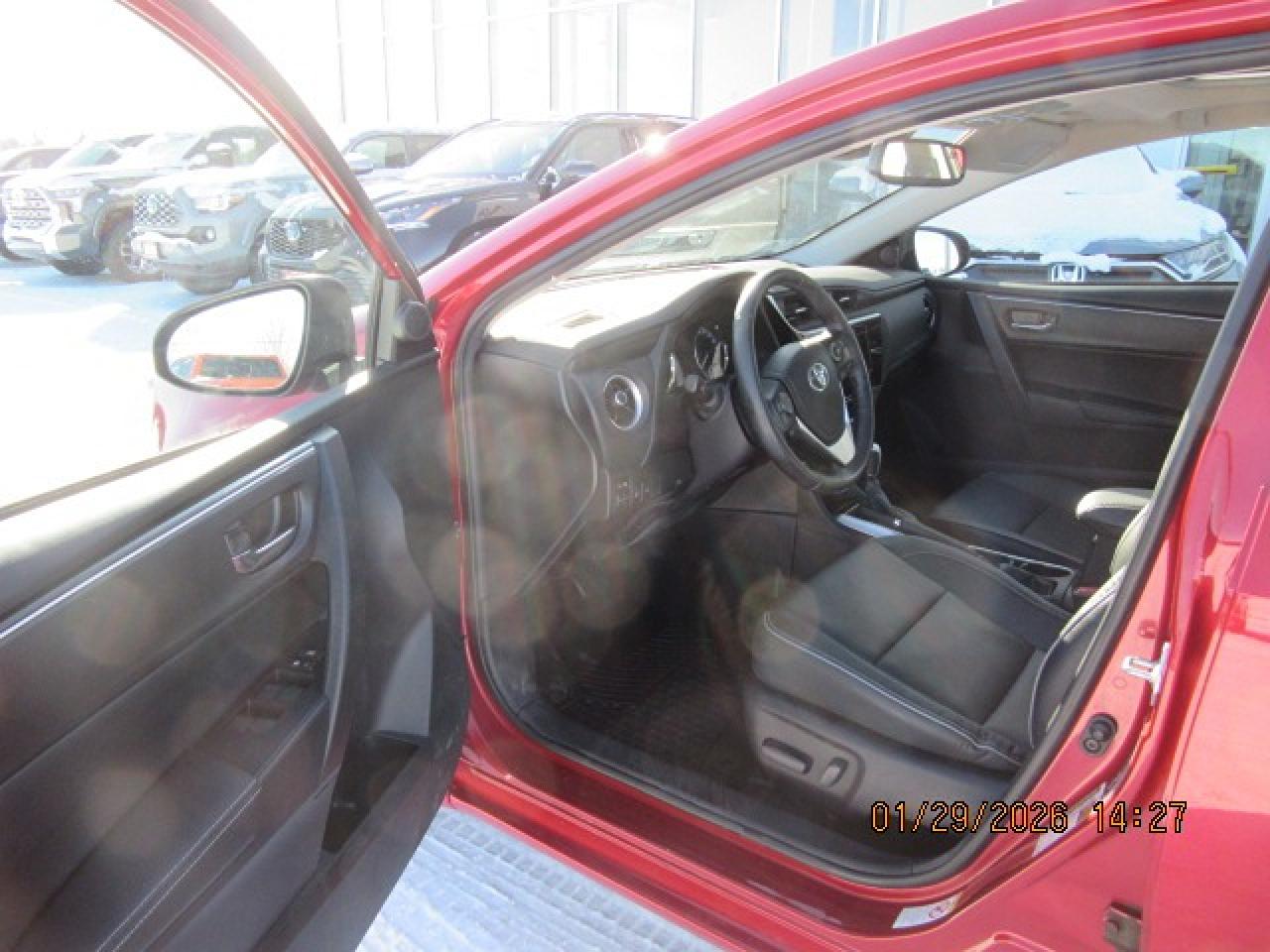 2018 Toyota Corolla XLE Photo