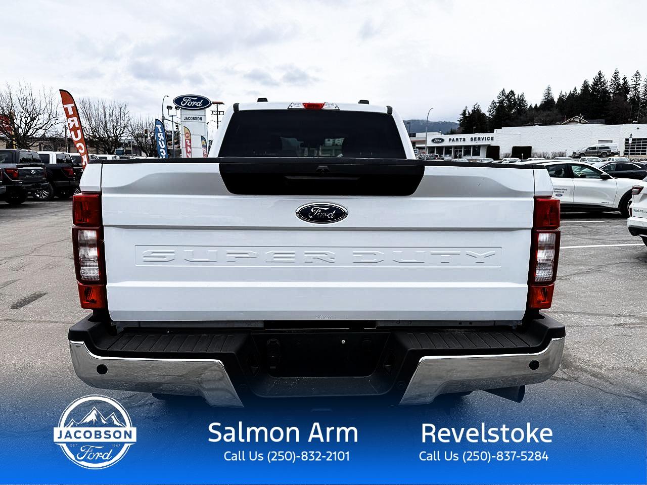 2022 Ford F-350 Super Duty SRW XLT Photo3