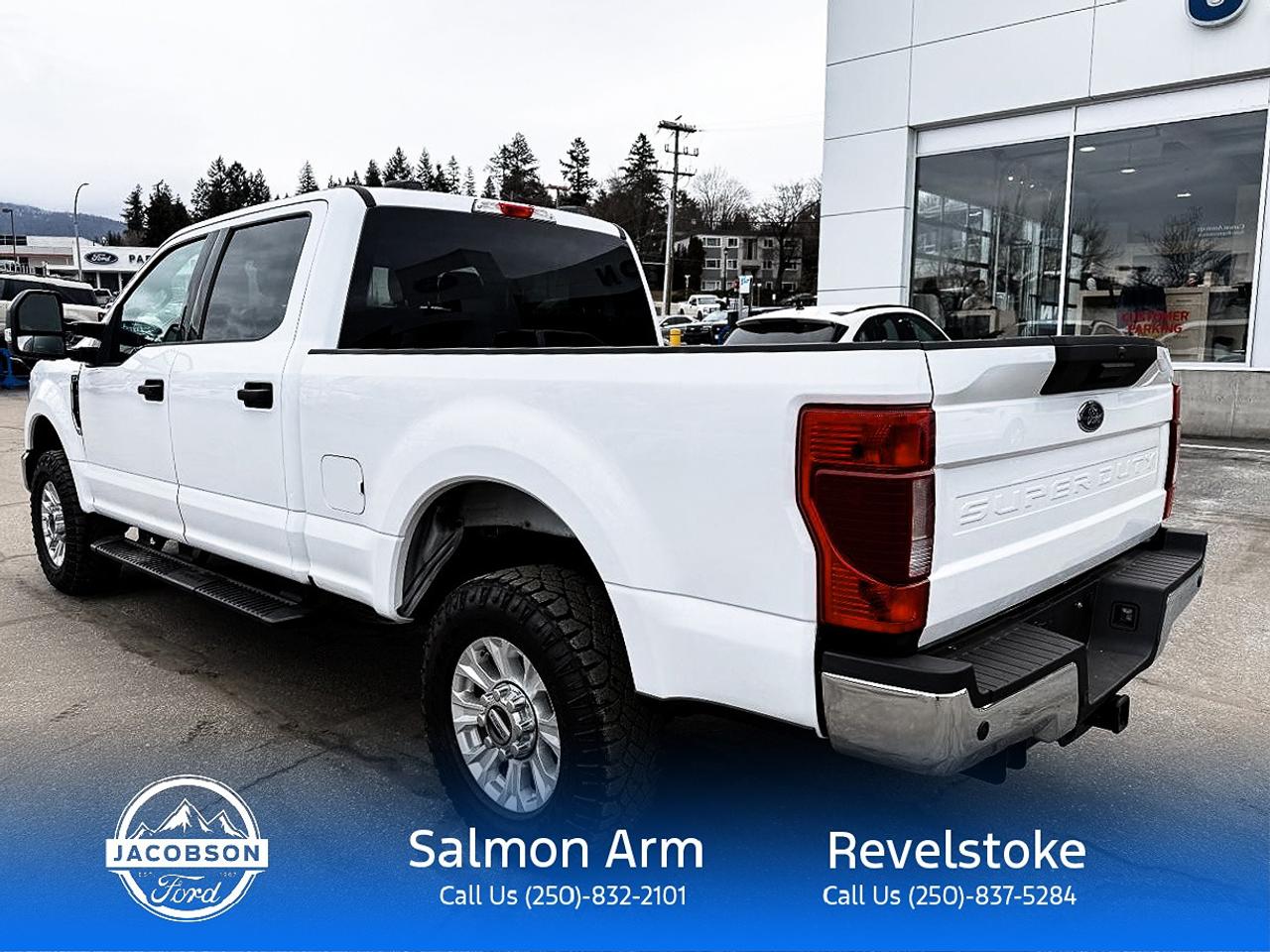 2022 Ford F-350 Super Duty SRW XLT Photo2