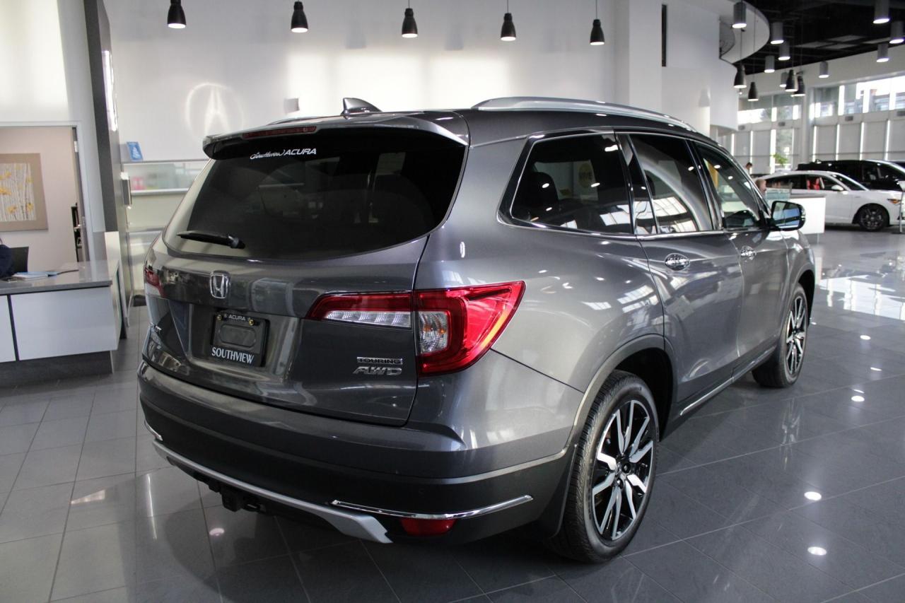2022 Honda Pilot TOURING 8-PASSENGER Photo2