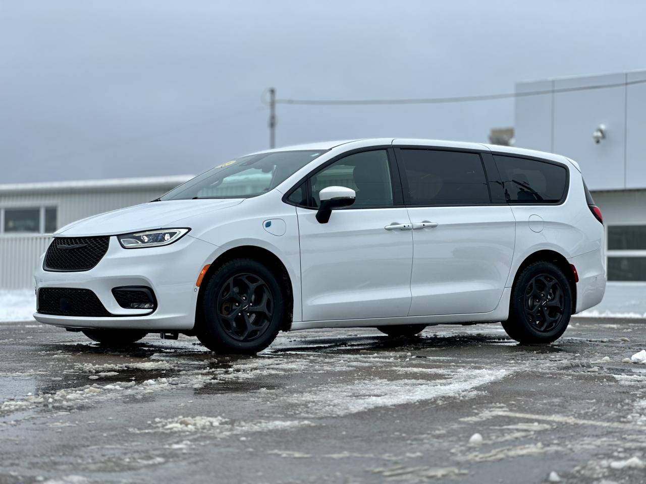 2023 Chrysler Pacifica HYBRID TOURING PHEV Photo3