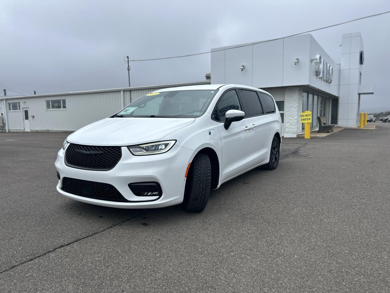 2023 Chrysler Pacifica HYBRID TOURING PHEV W/NEW REAR BRAKES Photo3