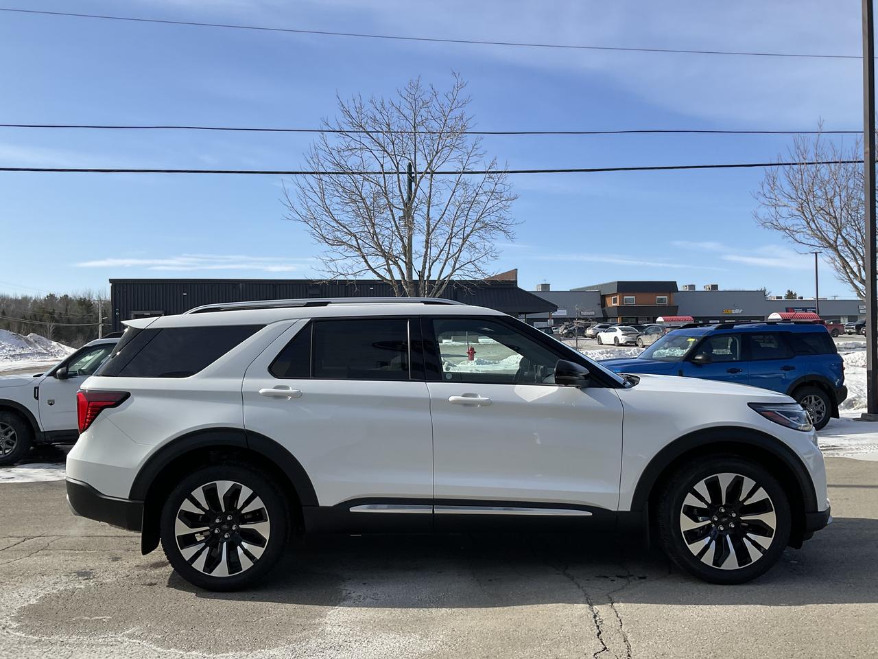 2026 Ford Explorer Platinum Photo3