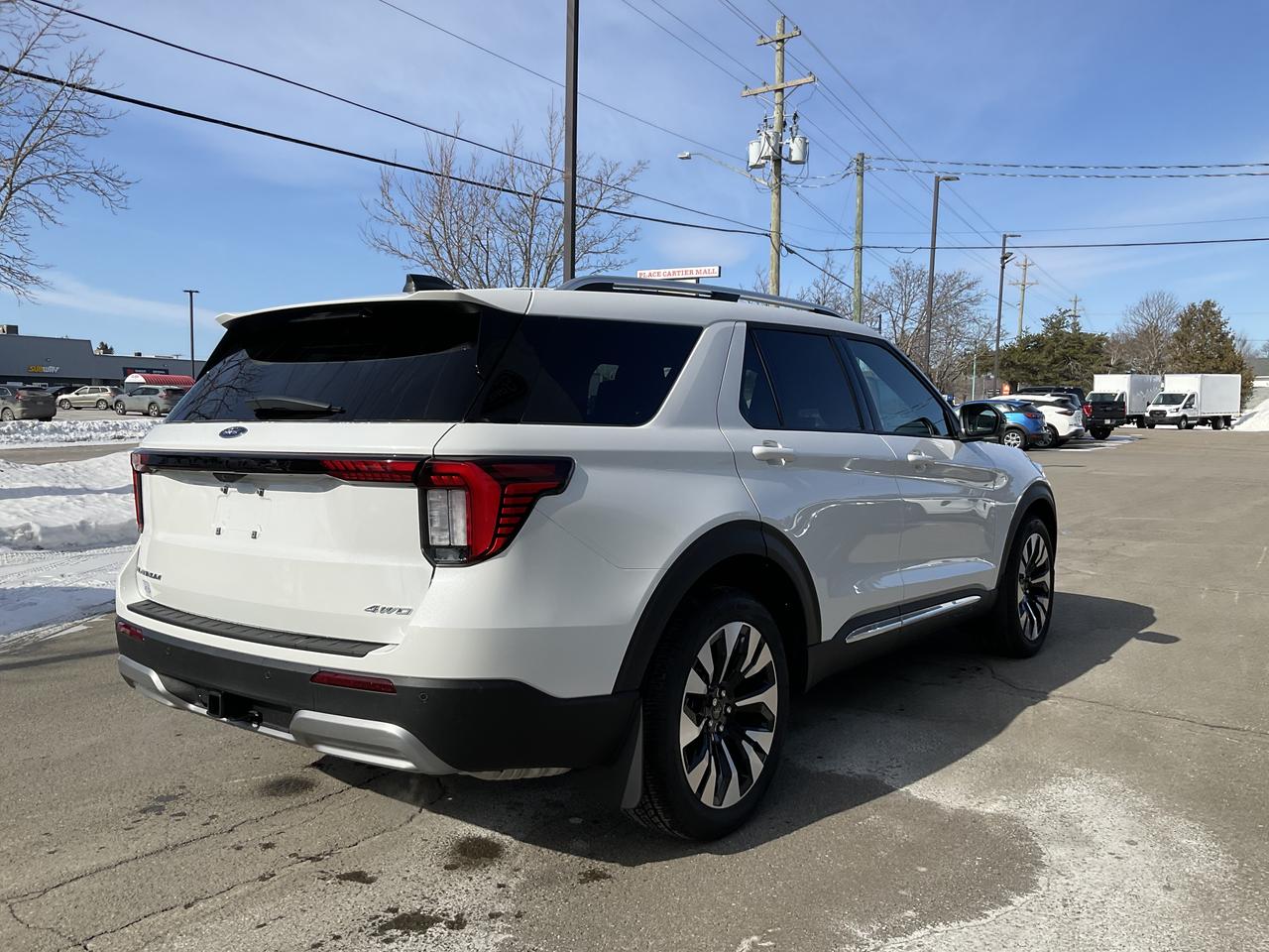 2026 Ford Explorer Platinum Photo4