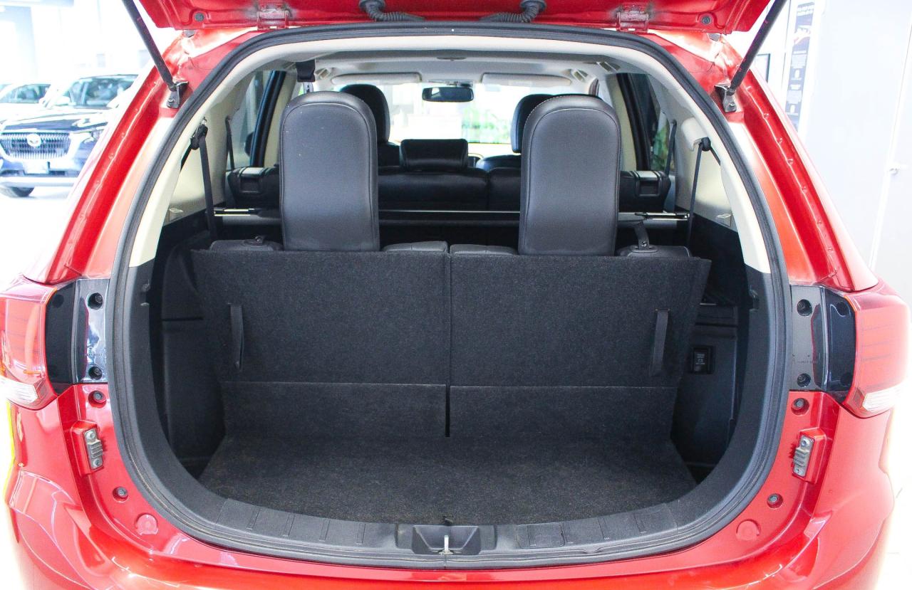 2019 Mitsubishi Outlander HEATED SEATS/STEERING WHEEL - REARVIEW CAMERA - CLOTH UPHOLSTERY Photo