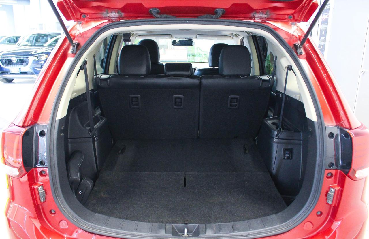 2019 Mitsubishi Outlander HEATED SEATS/STEERING WHEEL - REARVIEW CAMERA - CLOTH UPHOLSTERY Photo