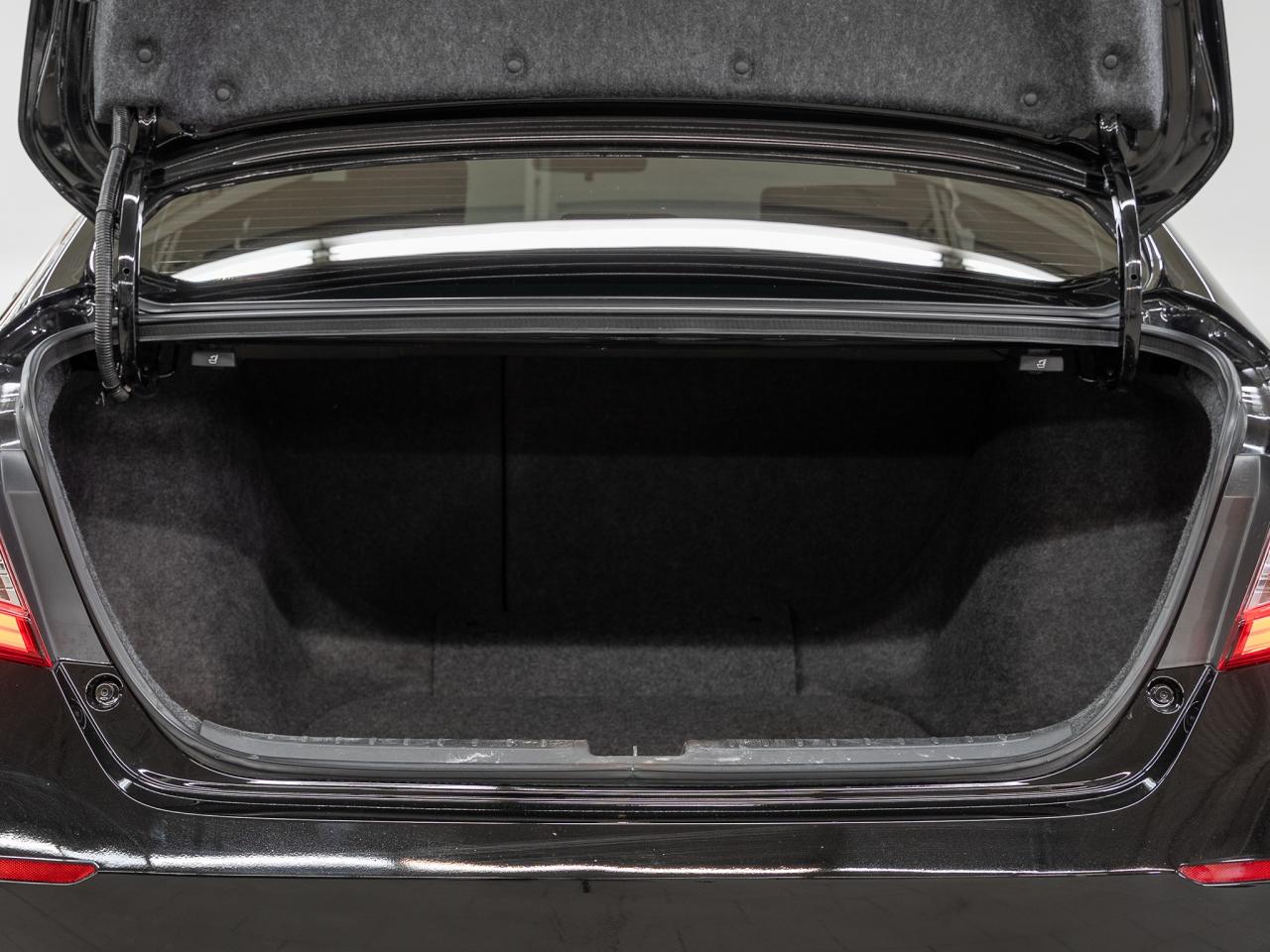 2022 Honda Accord SPORT | Leather | Sunroof | BSM | ACC | CarPlay Photo