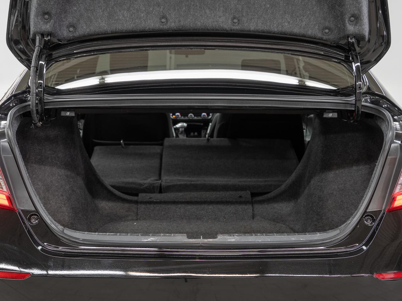 2022 Honda Accord SPORT | Leather | Sunroof | BSM | ACC | CarPlay Photo