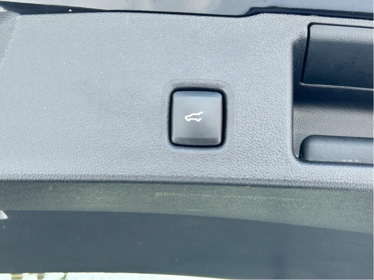 2025 Ford Escape Platinum AWD   Nav   Heated Seats & Steering Wheel Photo