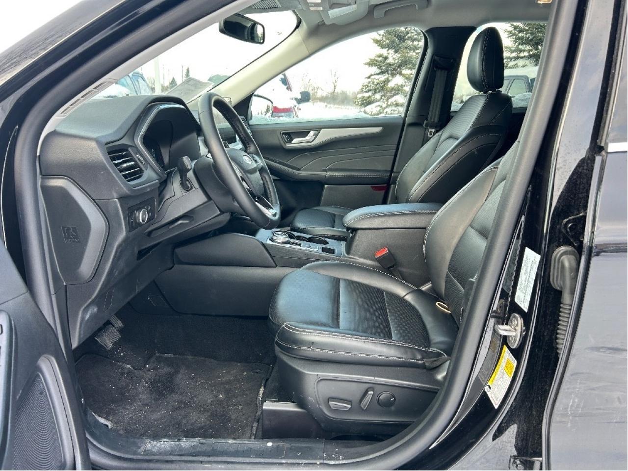 2025 Ford Escape Platinum AWD   Nav   Heated Seats & Steering Wheel Photo