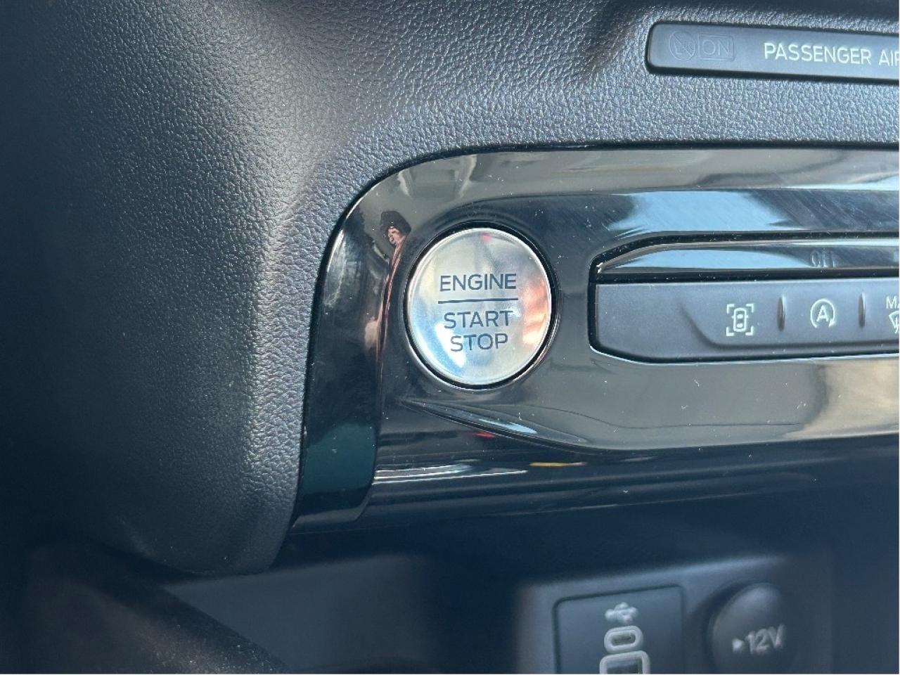 2025 Ford Escape Platinum AWD   Nav   Heated Seats & Steering Wheel Photo