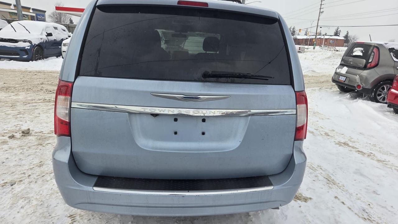 2013 Chrysler Town & Country TOURING, 7 PASSENGER, STOWNGO, RUNS WELL, AS IS Photo3