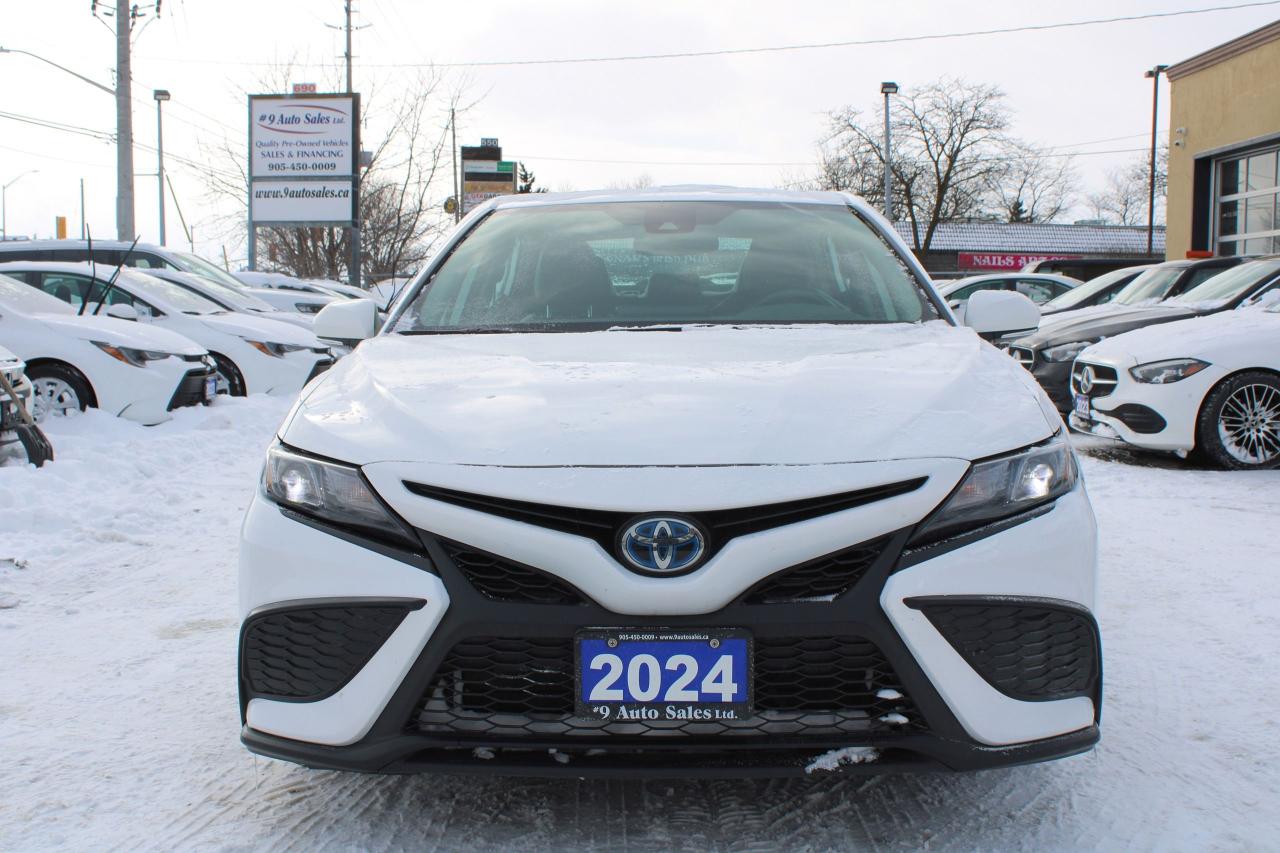 2024 Toyota Camry HYBRID SE Photo