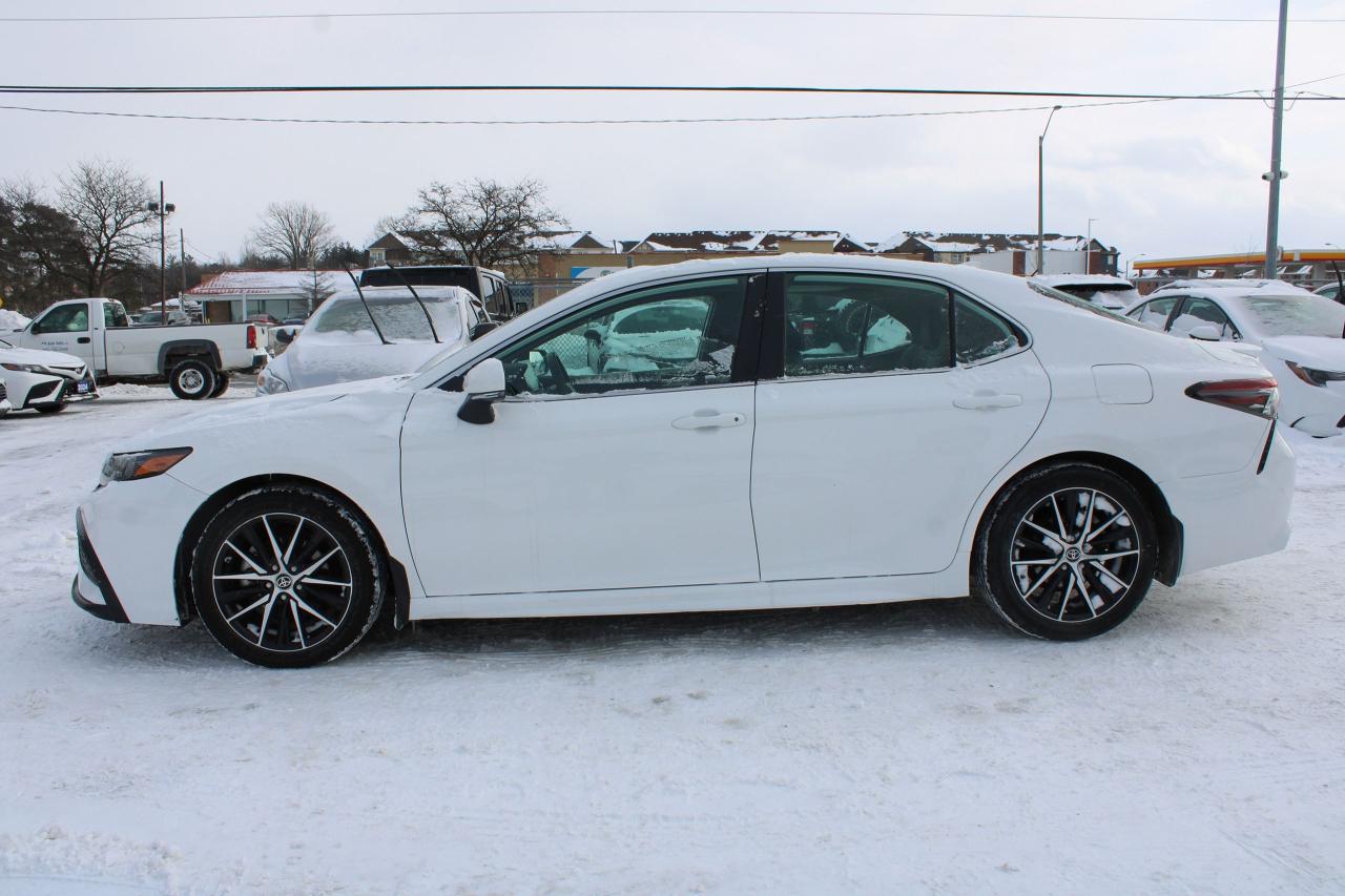 2024 Toyota Camry HYBRID SE Photo