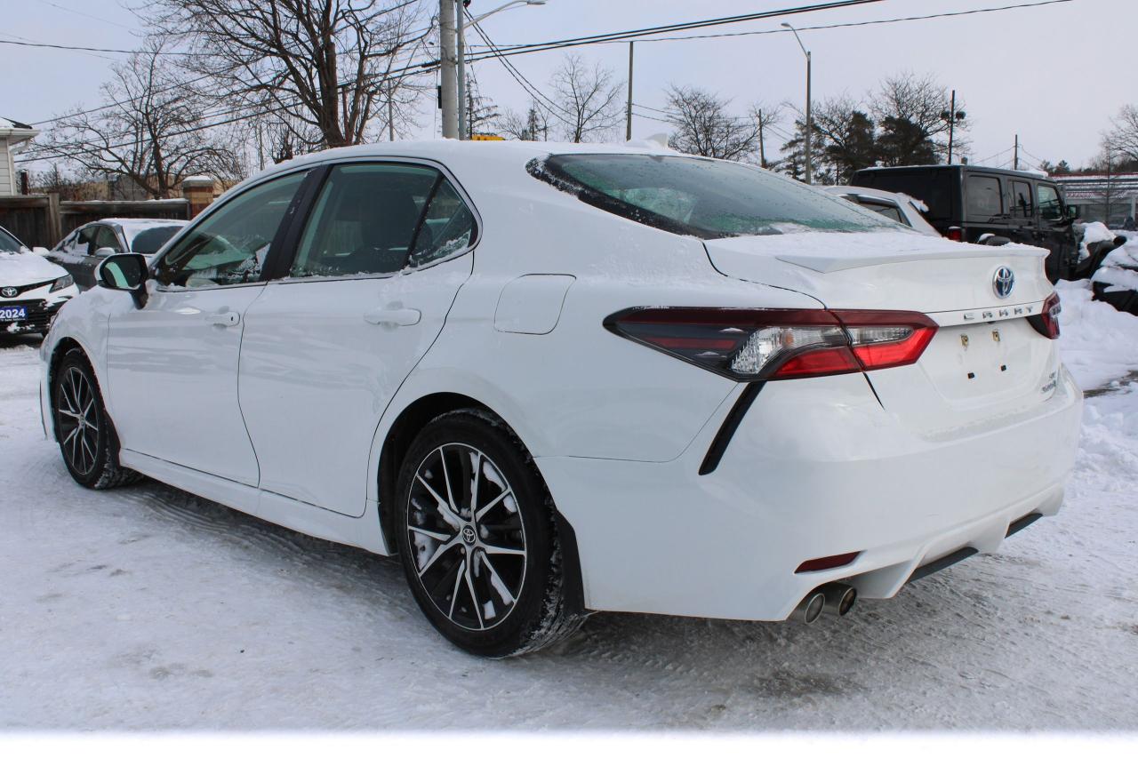 2024 Toyota Camry HYBRID SE Photo4
