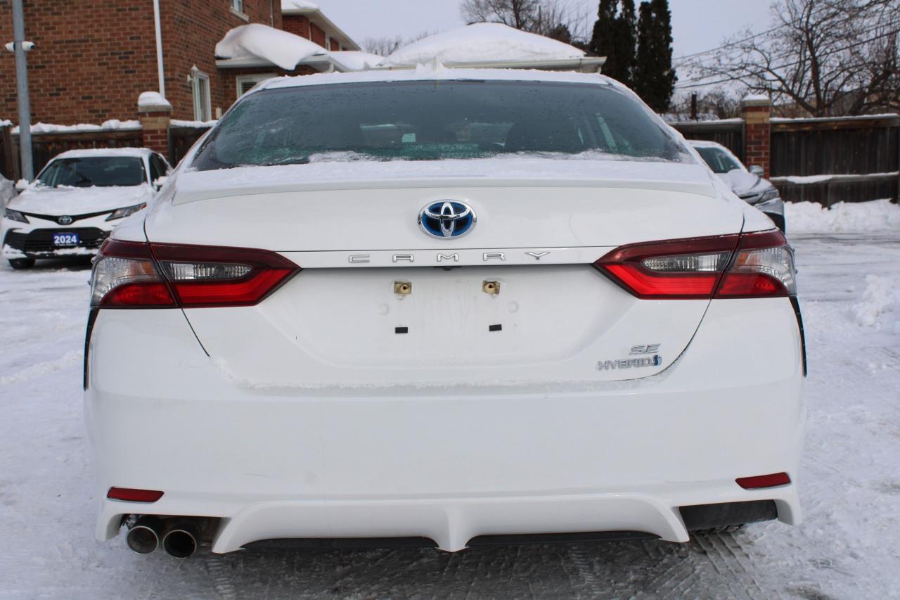 2024 Toyota Camry HYBRID SE Photo