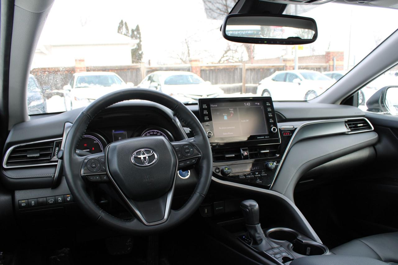2024 Toyota Camry HYBRID SE Photo