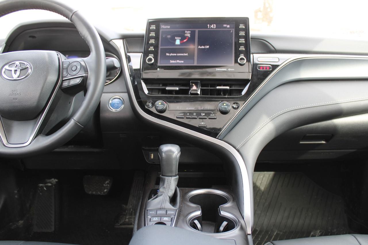 2024 Toyota Camry HYBRID SE Photo