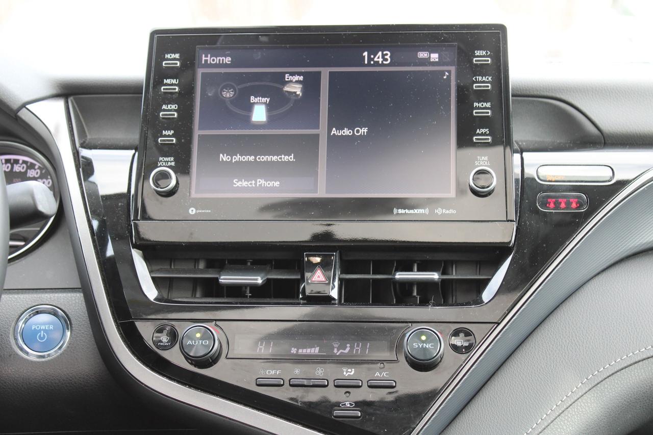 2024 Toyota Camry HYBRID SE Photo